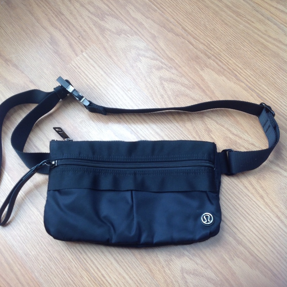 Lululemon fanny pack